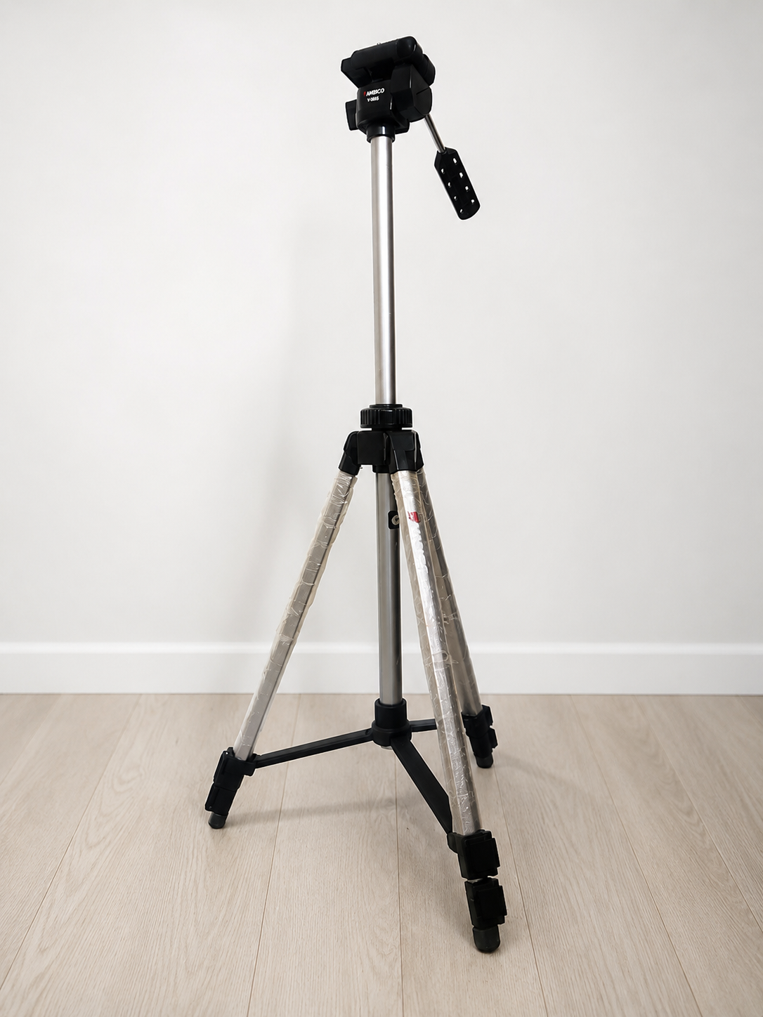 AMBICO Camera Tripod – Like New